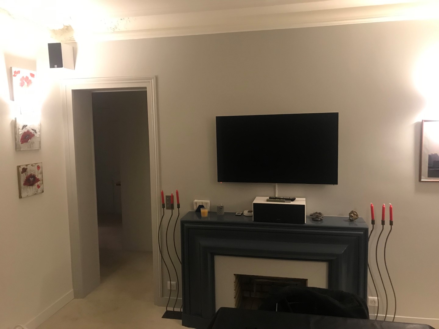 TV et audio intégrés au salon