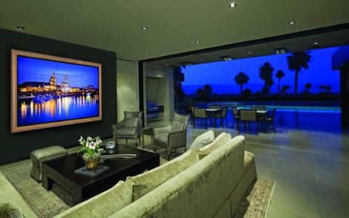 Salon ouvert sur la piscine